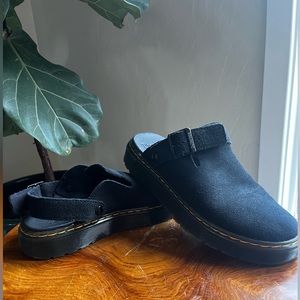 Doc Marten’s Carlson clog, very good condition, size 8.5.